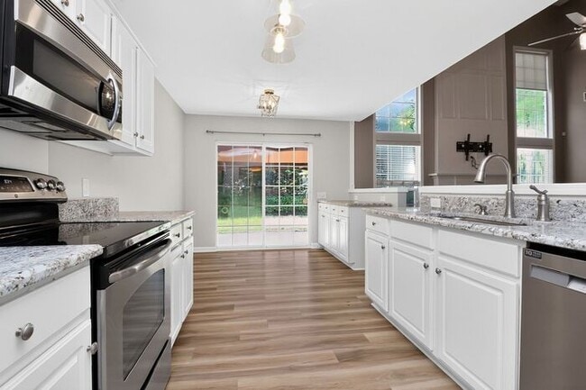 Building Photo - Beautiful 3BD/2.5BA Home in the Edinburgh Community of Ballantyne!