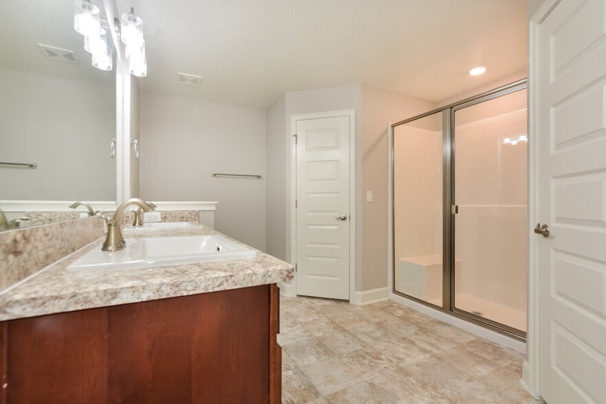 Building Photo - 806 Edith Dr