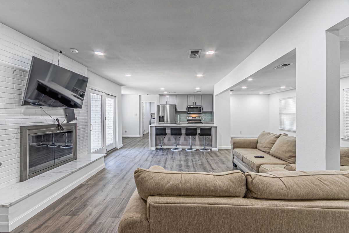 Building Photo - 1805 W Cedar Elm Dr