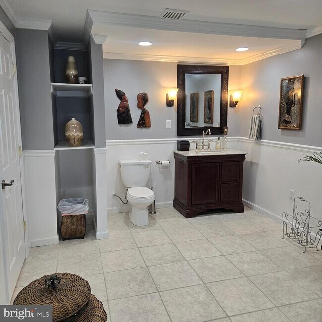 Building Photo - 3 Hillfield Ave