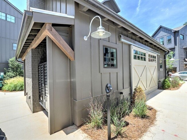 Building Photo - 176 Chestnut Cir