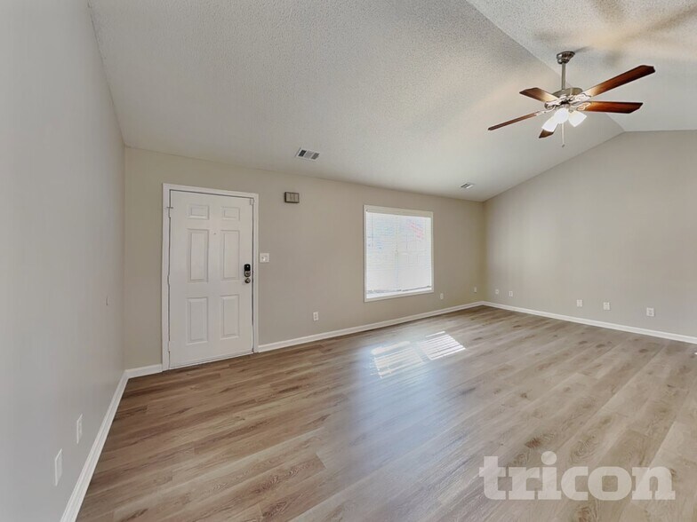 Building Photo - 3023 Ryan Rd