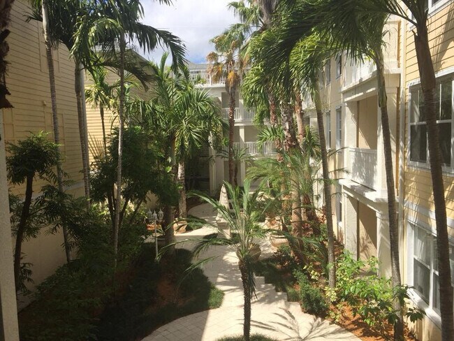 Building Photo - 225 Murcia Dr