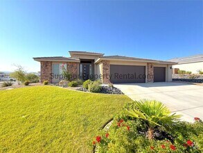 Building Photo - 4 bed, 2 bath home w/2car garage