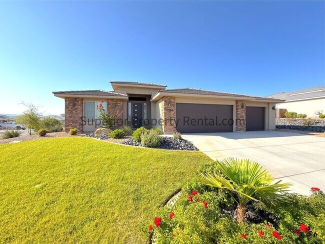 Primary Photo - 4 bed, 2 bath home w/2car garage