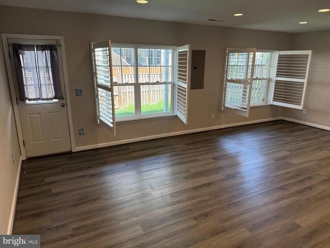 Building Photo - 113 Blackford Dr