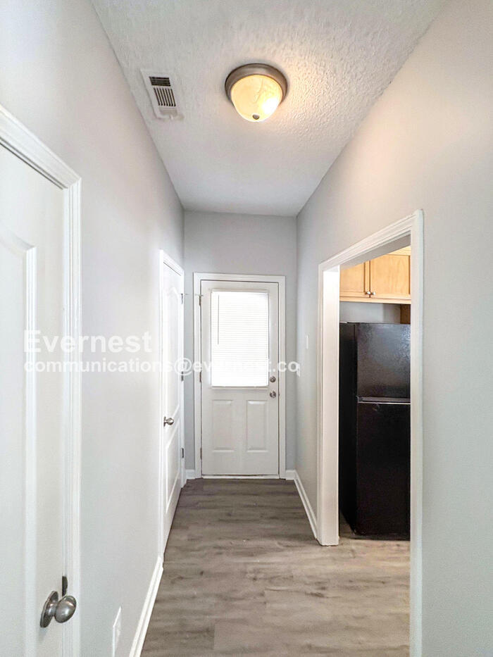 Building Photo - 8622 Thomas Rd