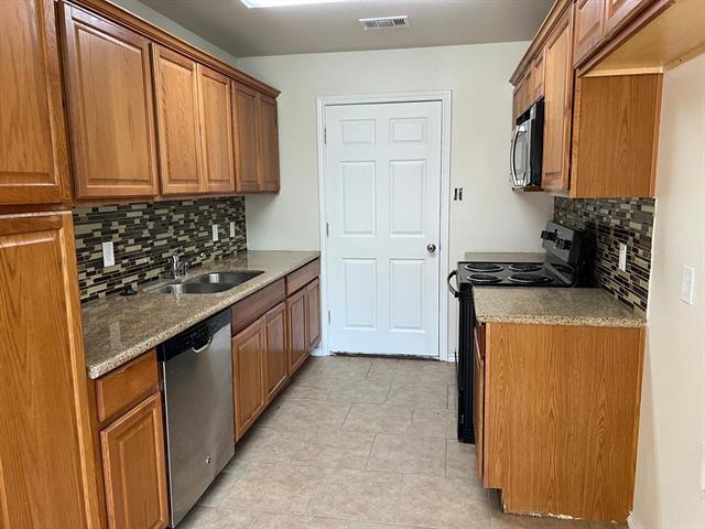 Building Photo - 711 E College St