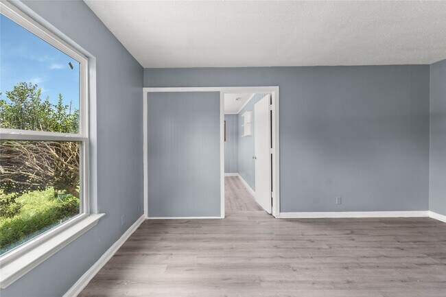 Building Photo - 209 Hyta St