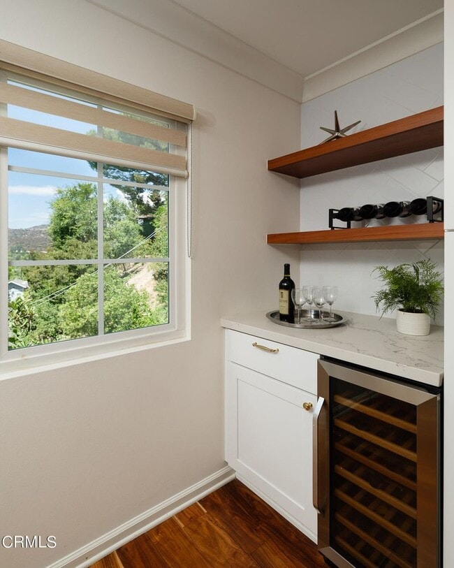 Building Photo - 1721 La Loma Rd