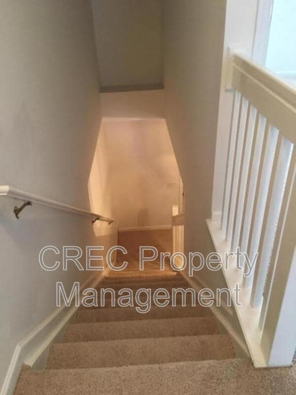 Building Photo - 146 Darcy Ave