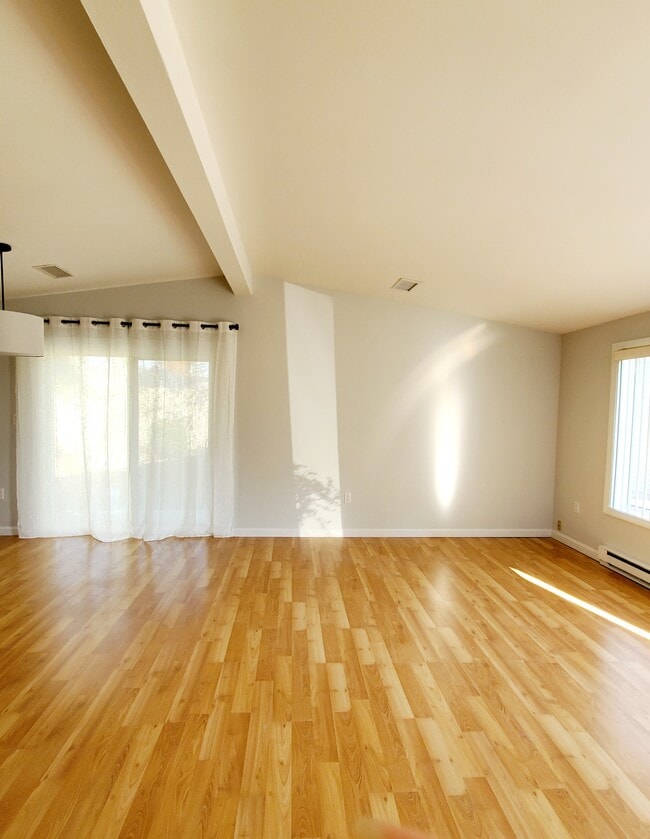 Building Photo - 23 Oakview Cir