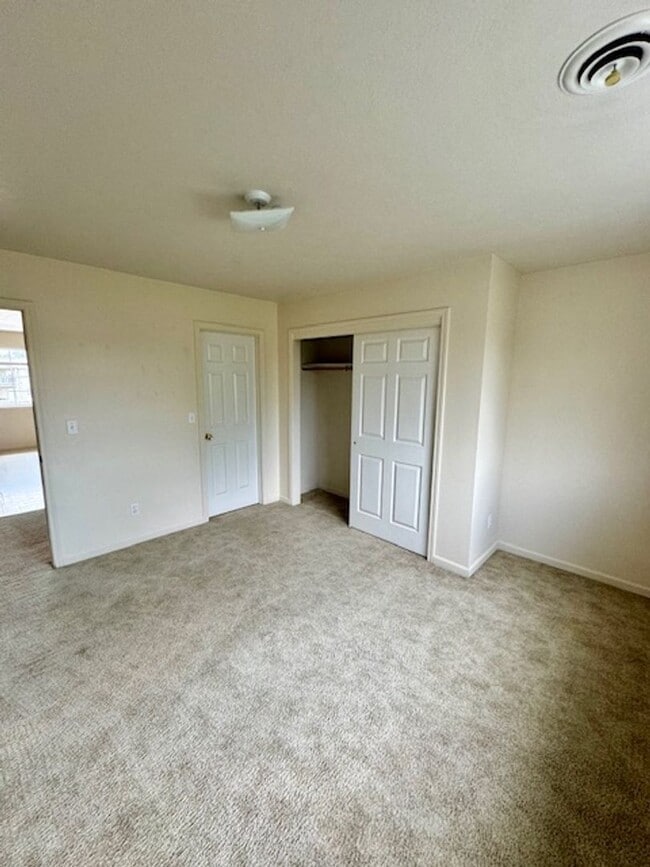 Building Photo - 3 Bedroom, 2 Bathroom 4-Plex
