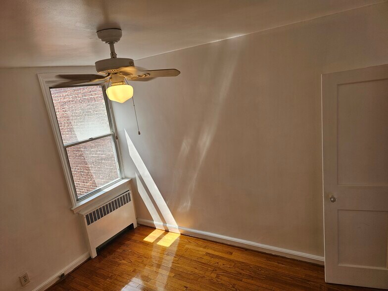 2nd bedroom - 1268 Stirling St