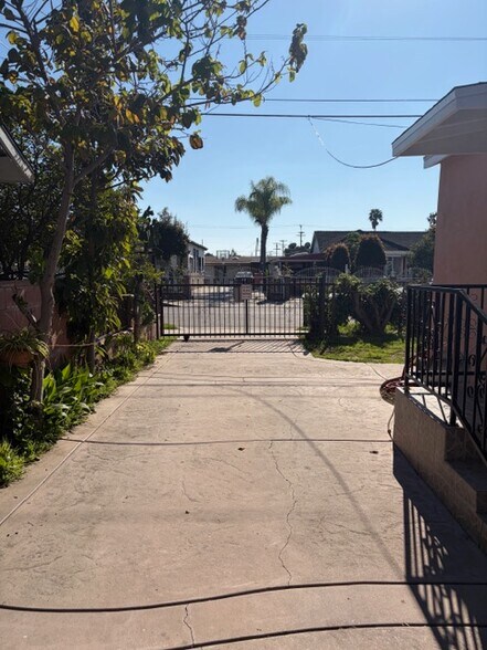 Building Photo - 4131 W 107th St