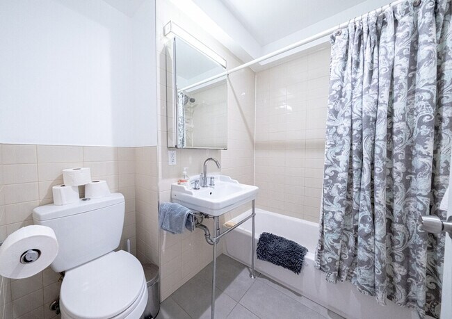 Building Photo - 230 W 113th St