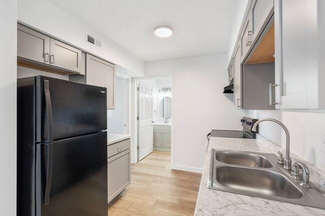 Building Photo - 3160 W Greenwood St