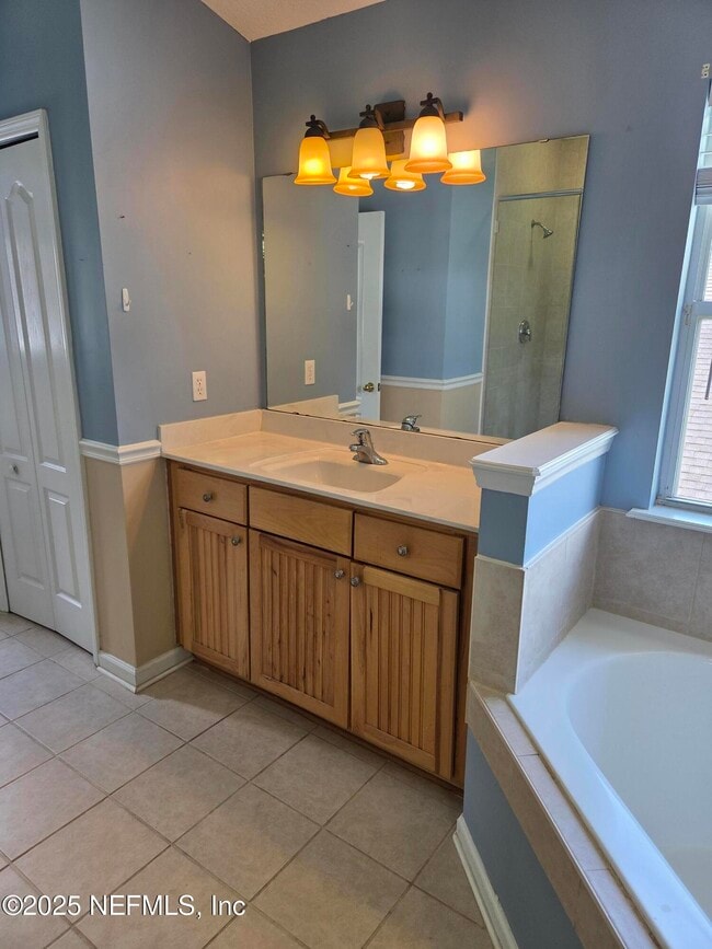 Building Photo - 1042 Drakefeather Dr