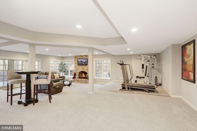 Building Photo - 14888 Pondview Cir