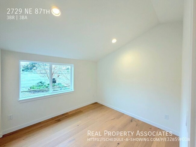 Building Photo - 2729 NE 87th St