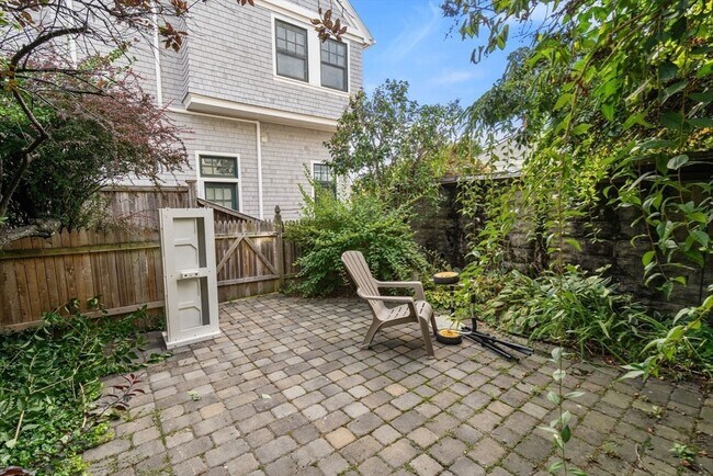 Building Photo - 166 O St