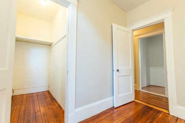 Building Photo - 27 Ashford St