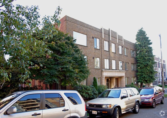 Building Photo - Hillcrest Apartments