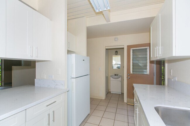 Building Photo - Tropic Garden Townhouse 2b1.5b1pkg