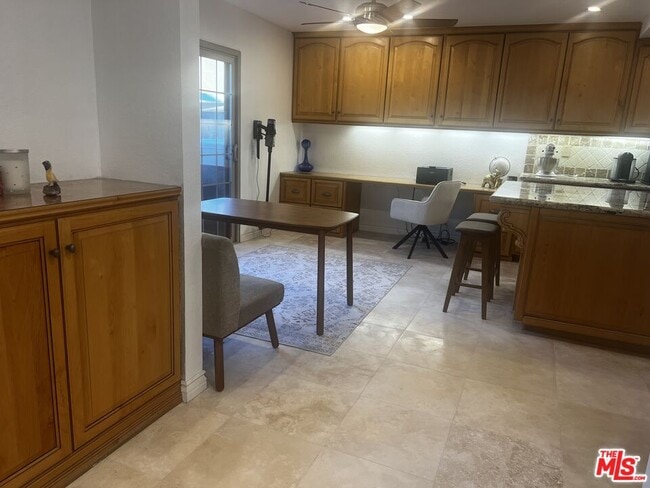 Building Photo - 7825 Seaglen Dr