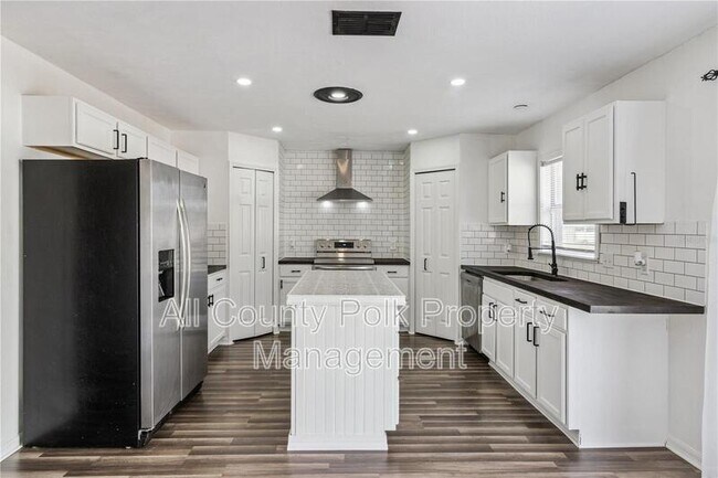Building Photo - 455 Danube Dr