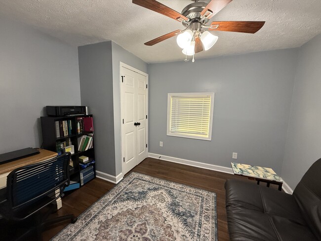 Building Photo - 3251 Crafton St