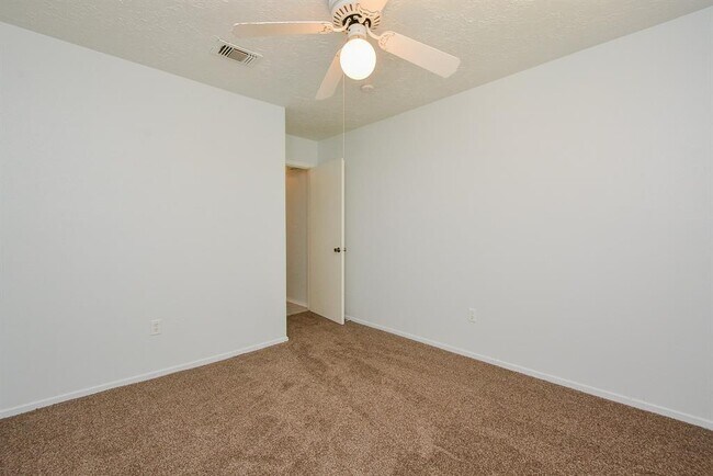 Building Photo - 15702 Timber Rock Dr