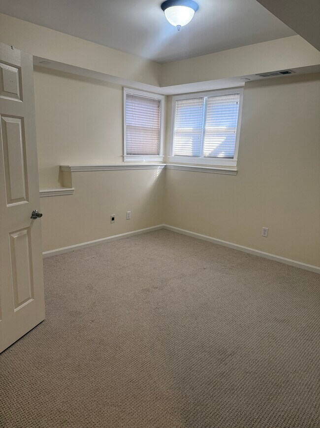 Building Photo - 2745 Lenox Rd NE