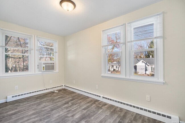 Building Photo - 14 Corona Rd