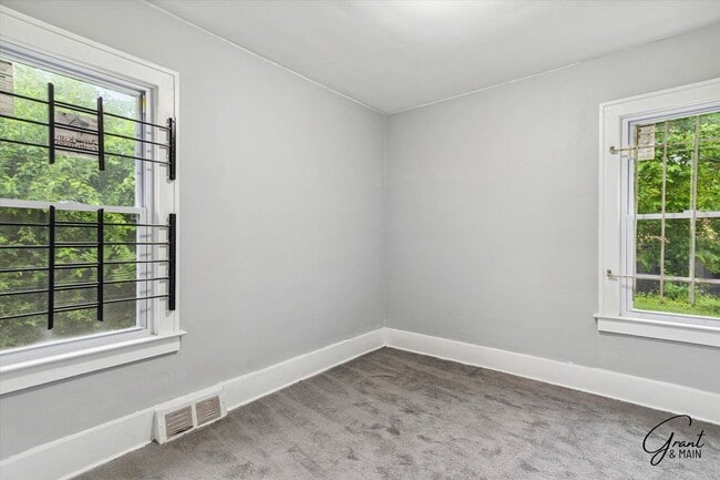 Building Photo - $1,200/month - 3 Bed 1 Bath Single Family ...