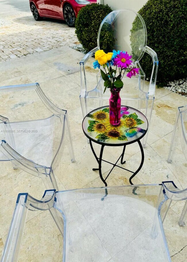 Building Photo - 9240 Byron Ave