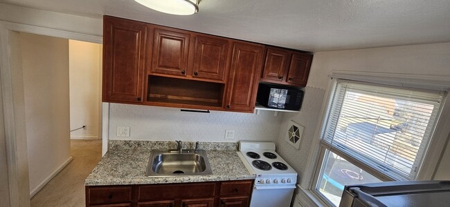 Building Photo - 421 Myrtle Ave