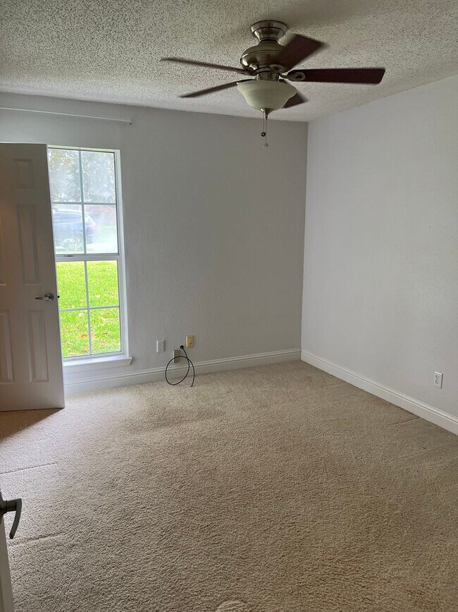 Building Photo - Beach Access 5BR 3Bath Home in Mary Esther