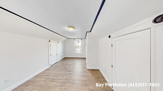 Building Photo - 1239 Haskell St