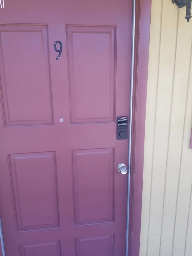 Building Photo - Renovated 1/1 Apt. in Arlington!