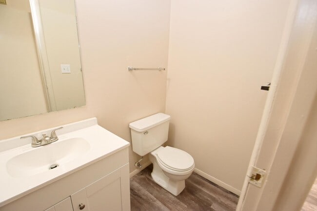 Building Photo - 3 Bedroom 1.5 Bath in North side of South Bend