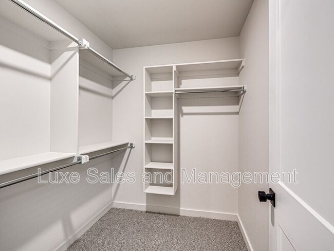 Building Photo - 618 W 2nd St