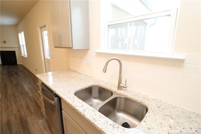 Building Photo - 123 Glen Clova Dr