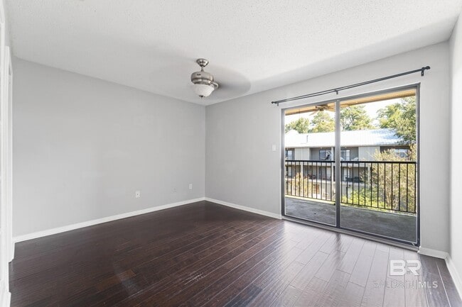 Building Photo - 710 S Mobile St