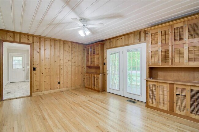 Building Photo - 427 Ashland Dr