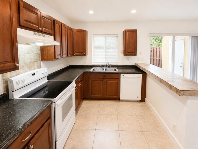 Building Photo - 5728-5728 Blueberry Ct