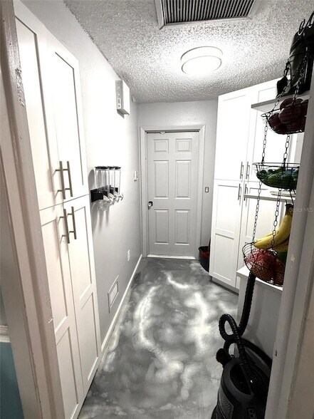 Building Photo - 2122 Winningway St