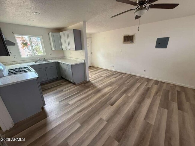 Building Photo - 1258 E 15th St