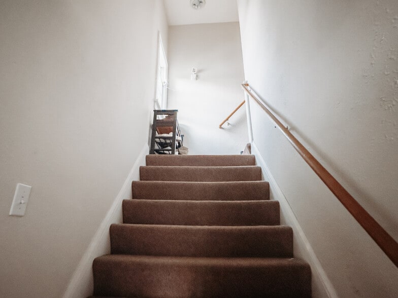 Entryway Stairs - 4133 Portland Ave