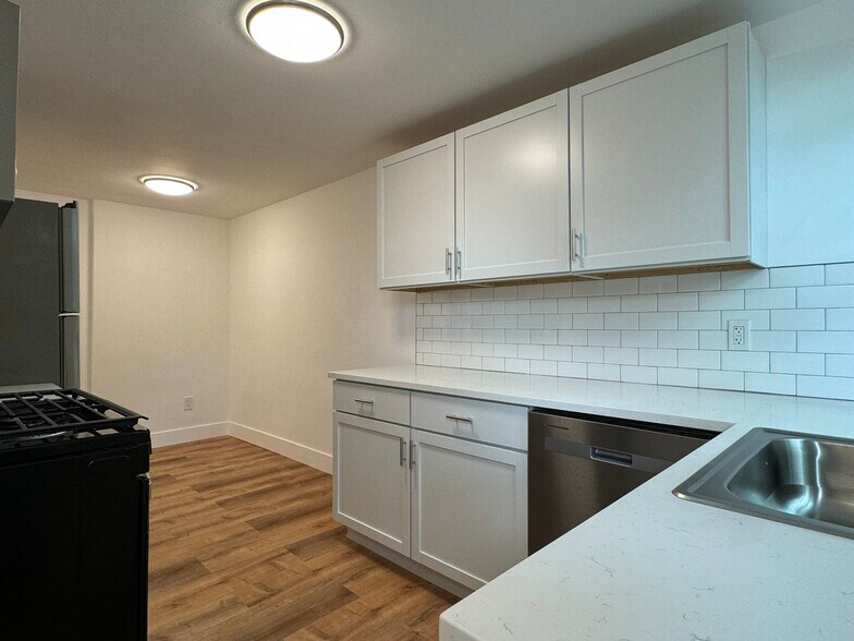 Building Photo - 225 Evergreen Ave